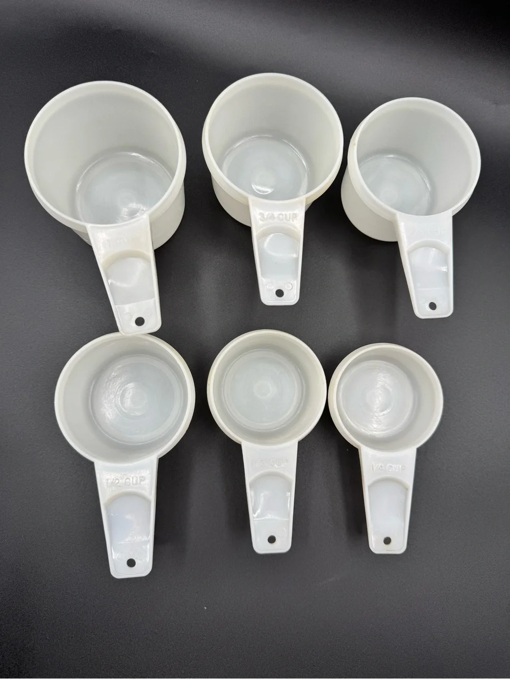 Set of 6 Tupperware Speckled White Measuring Cups